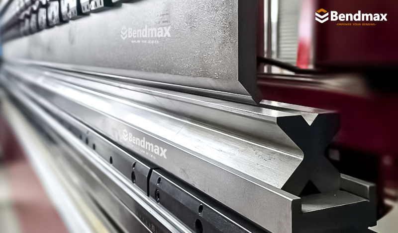 Come selezionare l'utensile giusto per la pressa piegatrice in base alla forza di piegatura