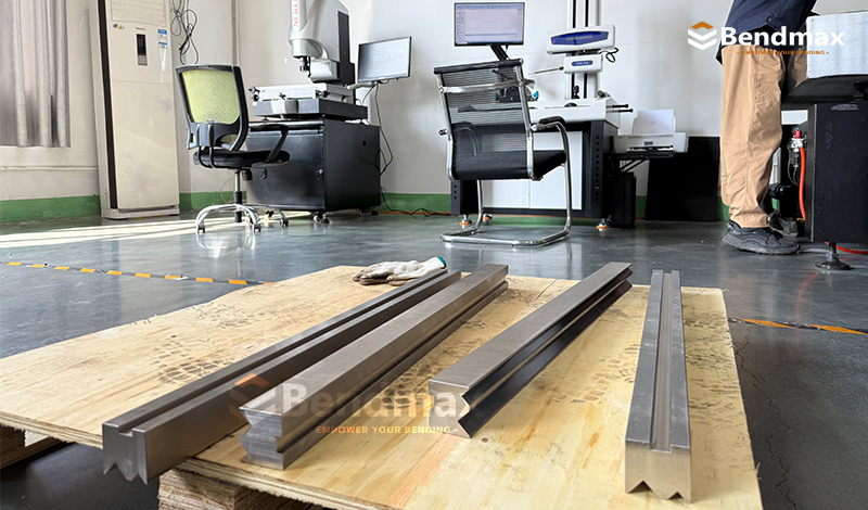 Perché Bendmax si concentra su un rigoroso controllo di processo durante la produzione degli utensili per presse piegatrici?