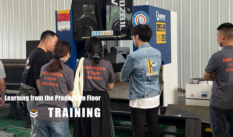 Formazione professionale dei dipendenti in BENDMAX: imparare dal reparto di produzione.